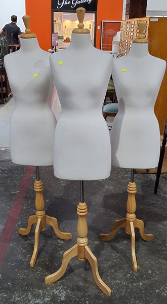 Lot 496 - MANNEQUINS