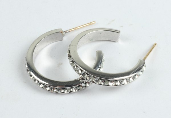 Lot 1033 - GOLD EARRINGS