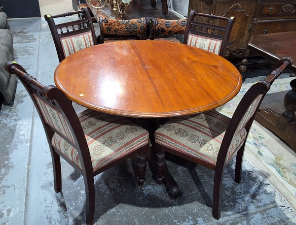 Lot 186 - BREAKFAST SETTING