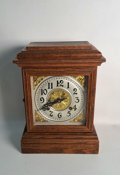Lot 1163 - MANTEL CLOCK