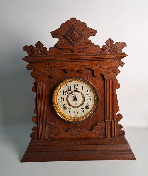 Lot 1338 - COTTAGE CLOCK
