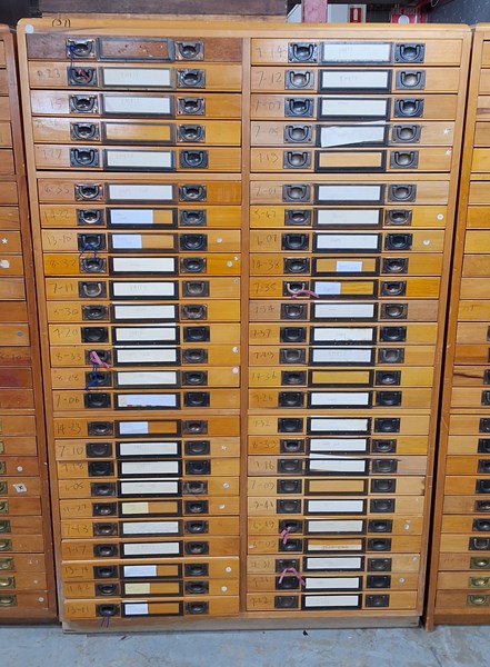 Lot 260 - SPECIMEN CABINET