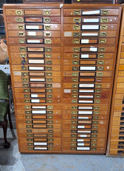 Lot 261 - SPECIMEN CABINET