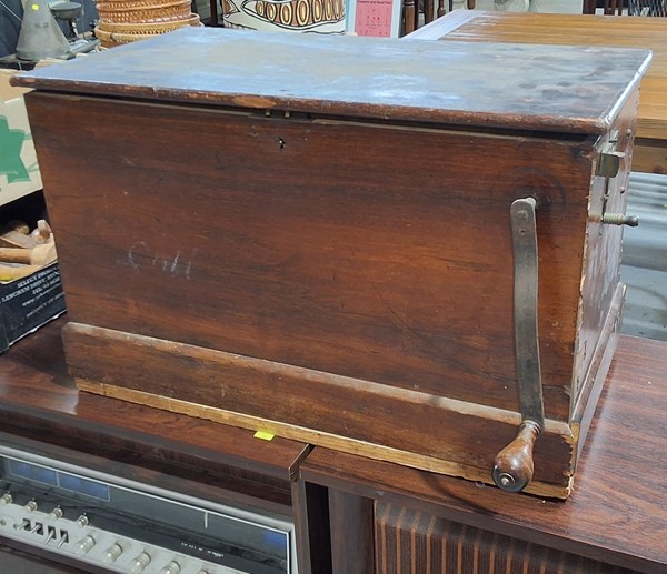 Lot 252 - CYLINDER MUSIC BOX