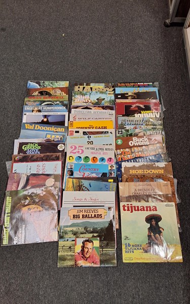 Lot 1287 - COUNTRY VINYLS