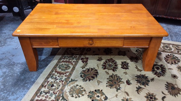 Lot 184 - COFFEE TABLE