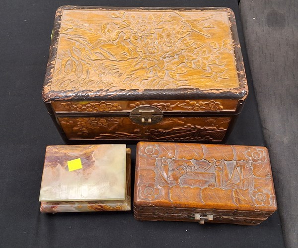 Lot 1352 - COSTUME JEWELLERY