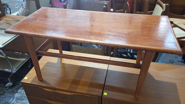 Lot 47 - COFFEE TABLE