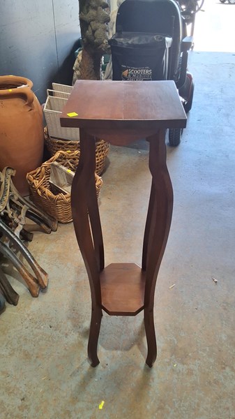 Lot 293 - PLANTER STAND