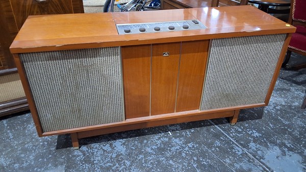 Lot 32 - HMV RADIOGRAM