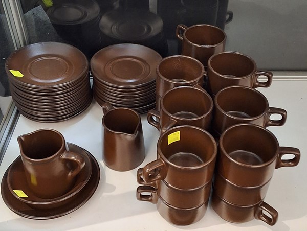 Lot 1167 - CUPS AND SAUCERS