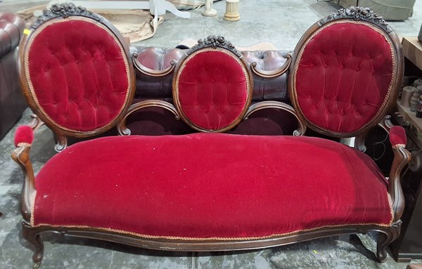 Lot 159 - VICTORIAN SETTEE