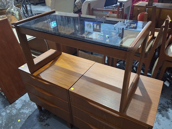 Lot 11 - COFFEE TABLE