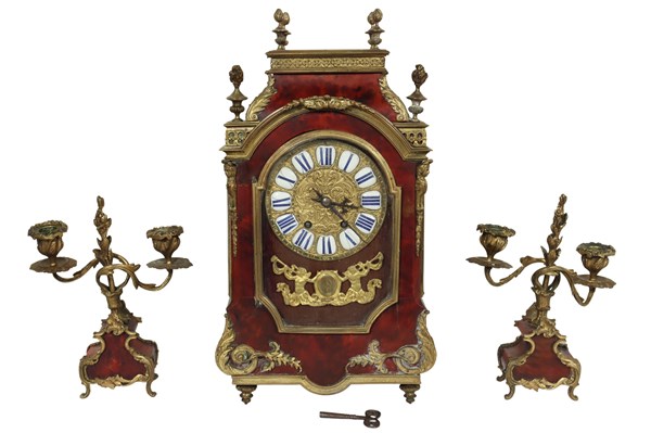 Lot 120 - GARNITURE CLOCK SET