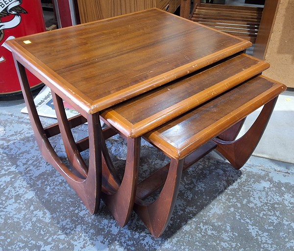 Lot 27 - NEST OF TABLES