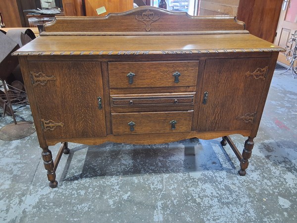 Lot 139 - SIDEBOARD
