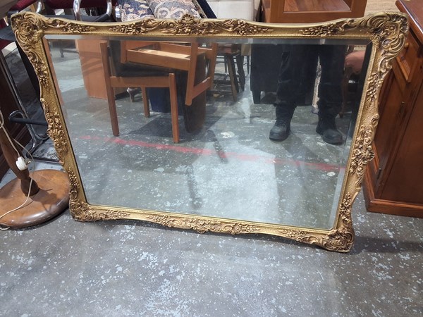Lot 101 - WALL MIRROR