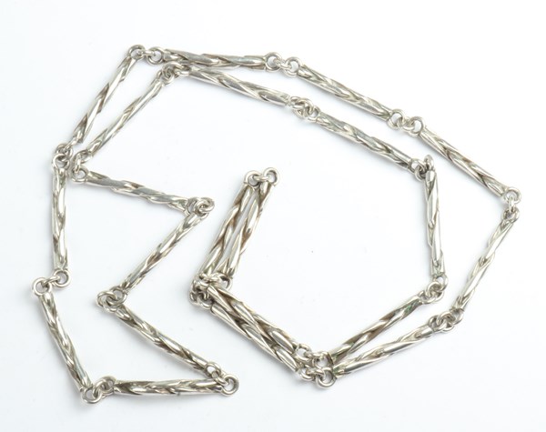 Lot 1047 - SILVER CHAIN