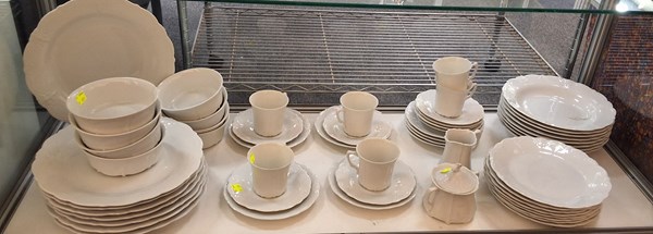 Lot 1161 - DINNER SERVICE