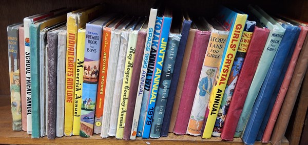 Lot 1439 - VINTAGE CHILDREN'S LIBRARY