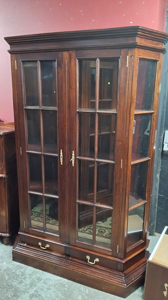Lot 68 - DISPLAY CABINET