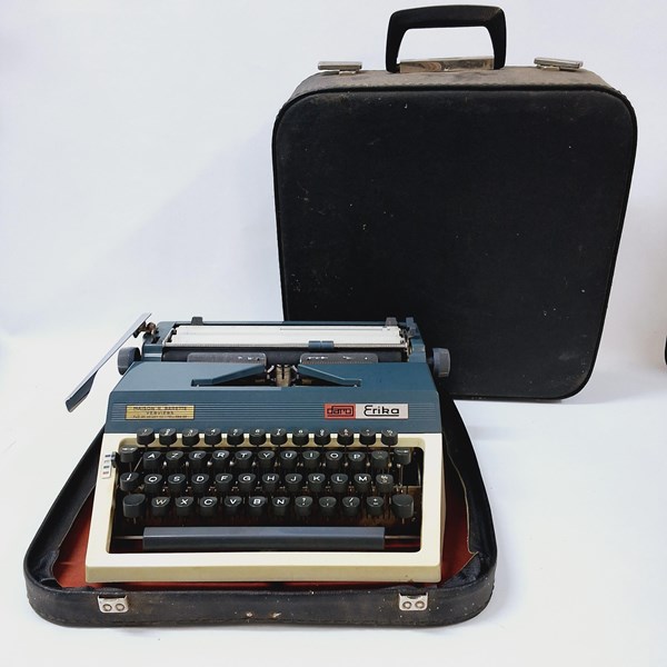 Lot 1146 - TYPEWRITER