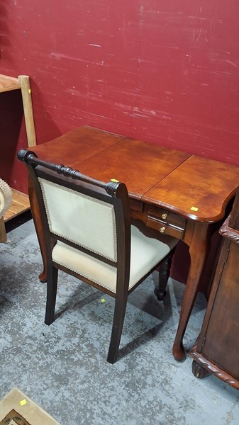 Lot 204 - MAKEUP STATION