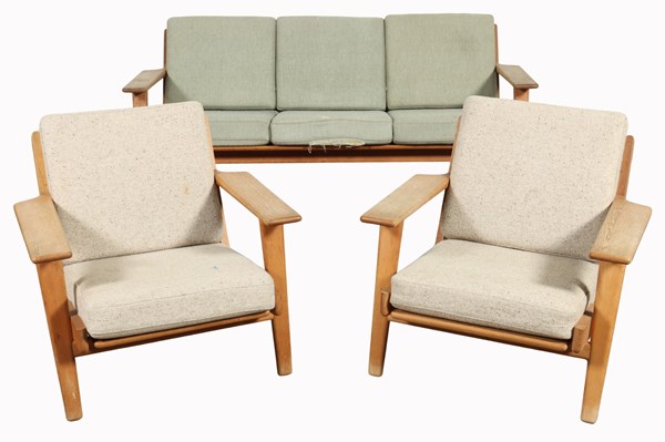 Lot 47 - GE290 PLANK LOUNGE SUITE