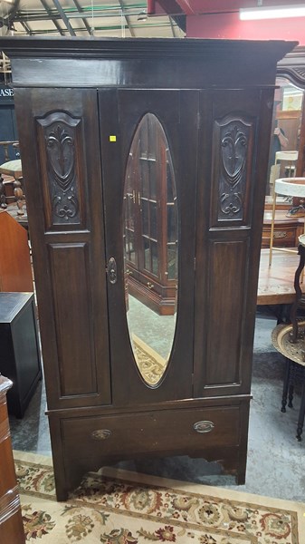 Lot 121 - WARDROBE