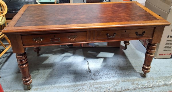 Lot 269 - DESK