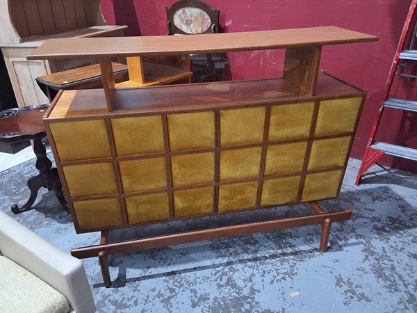 Lot 21 - RETRO BAR
