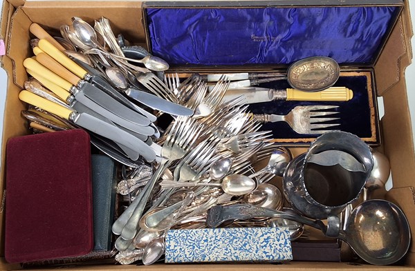 Lot 1375 - TABLEWARE