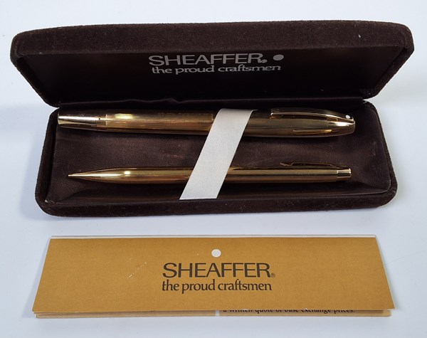 Lot 1050 - FOUNTAIN PEN SET