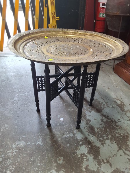 Lot 95 - TRAY TABLE
