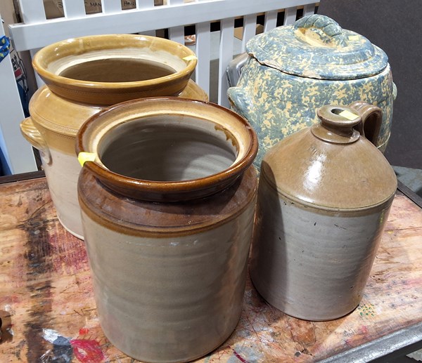 Lot 309 - CERAMIC LOT