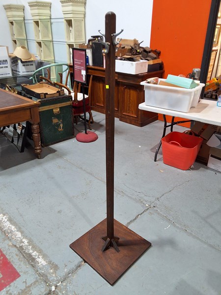 Lot 429 - COAT STAND