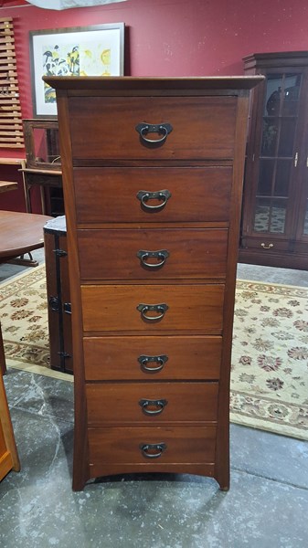 Lot 175 - CHEST OF DRAWERS