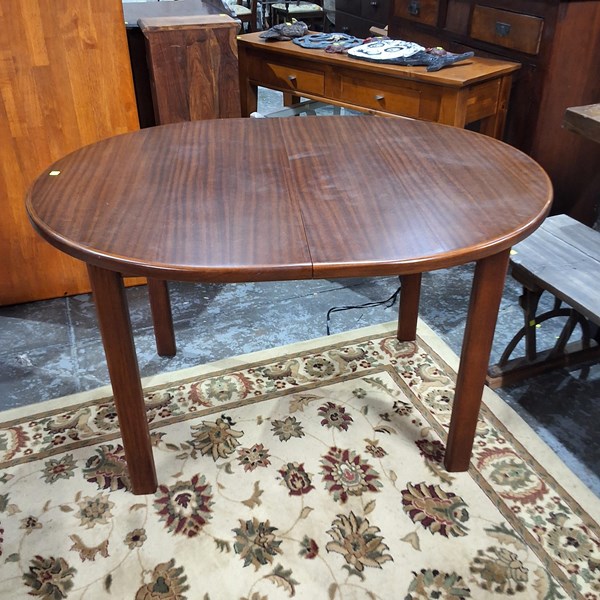 Lot 41 - DINING TABLE