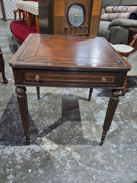 Lot 161 - LAMP TABLE