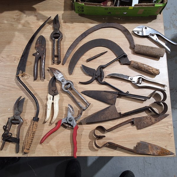 Lot 347 - CUTTING DEVICES