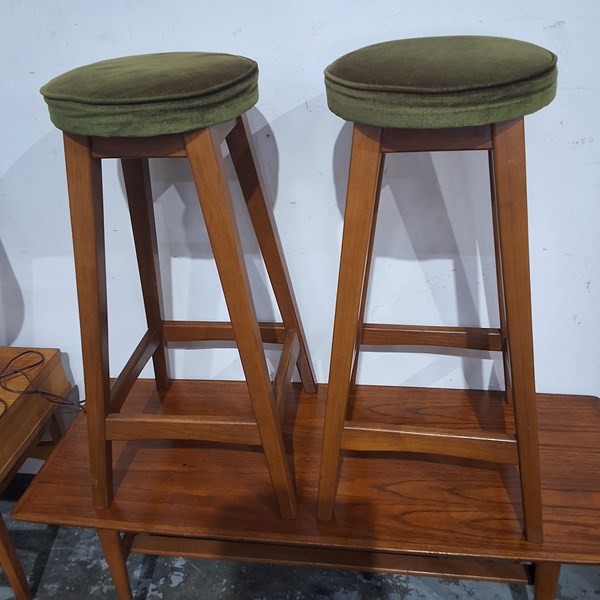 Lot 18 - BAR STOOLS