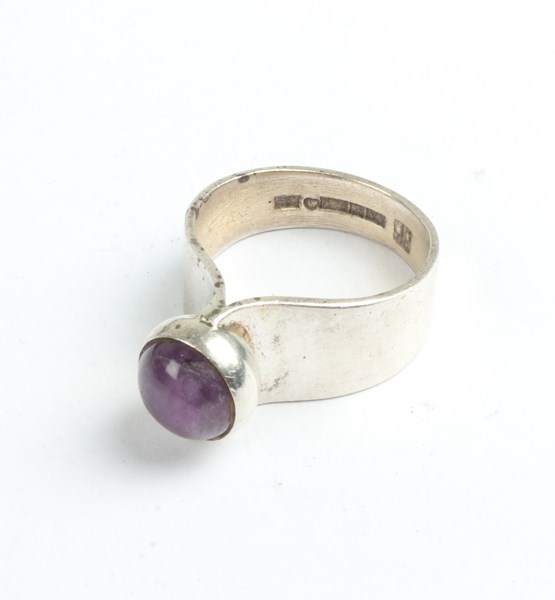 Lot 1045 - SILVER RING