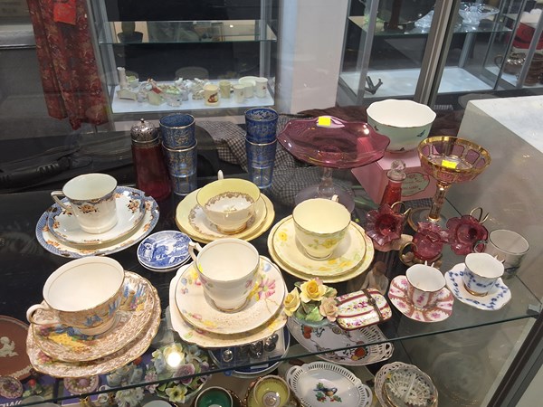 Lot 1379 - CHINA AND GLASS