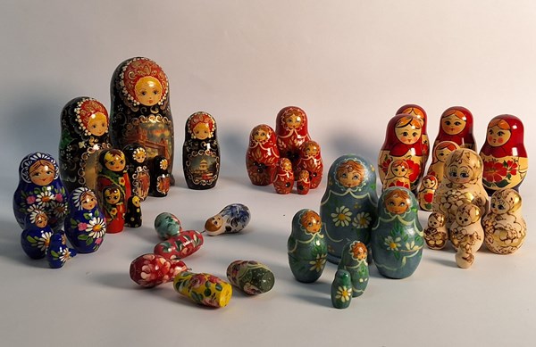 Lot 1526 - RUSSIAN DOLLS