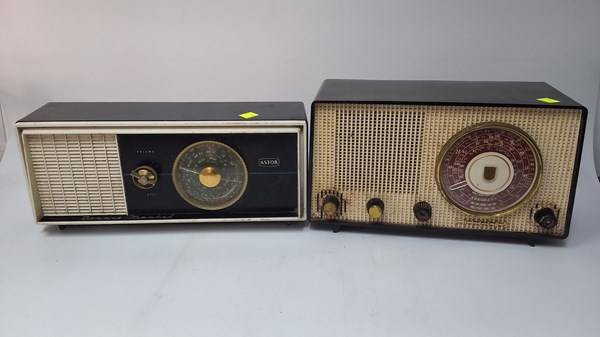 Lot 1370 - MANTEL RADIOS