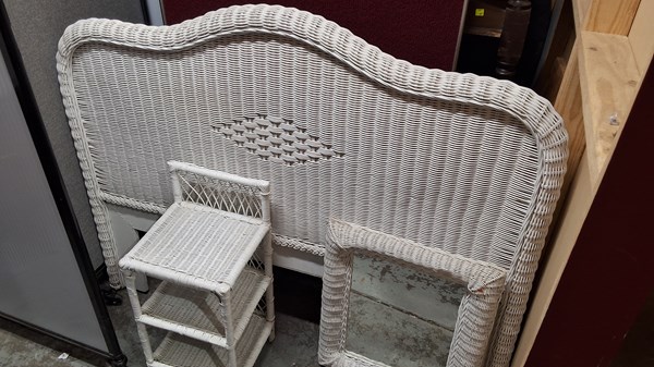 Lot 105 - BEDROOM SUITE