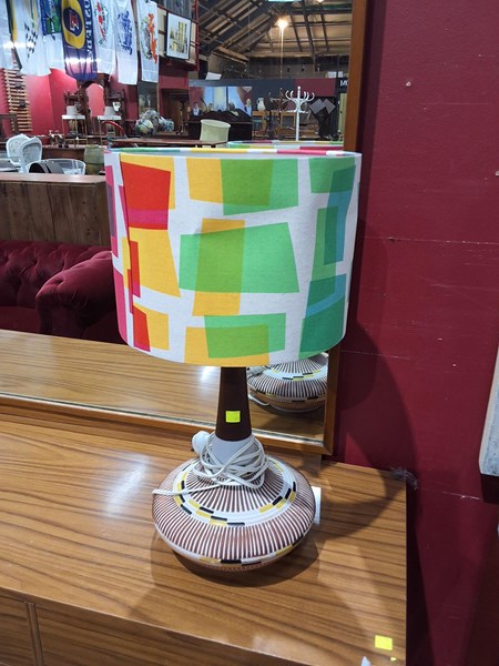 Lot 35 - TABLE LAMP