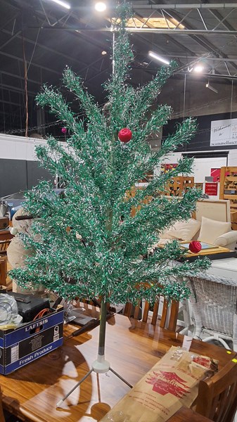 Lot 384 - CHRISTMAS TREE