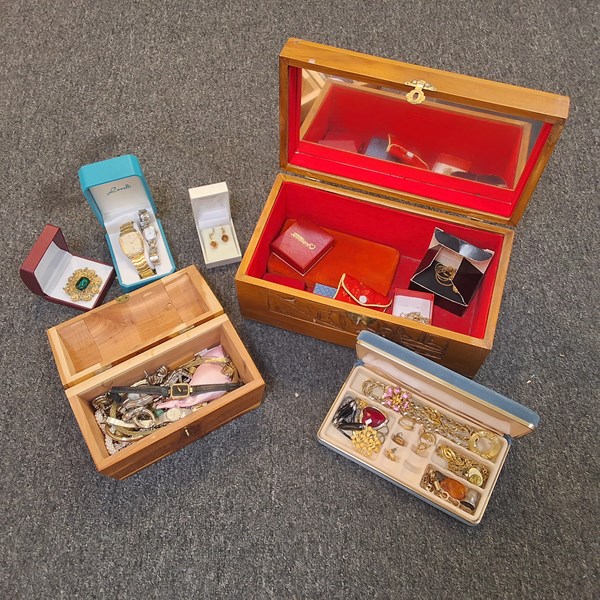 Lot 1245 - COSTUME JEWELLERY