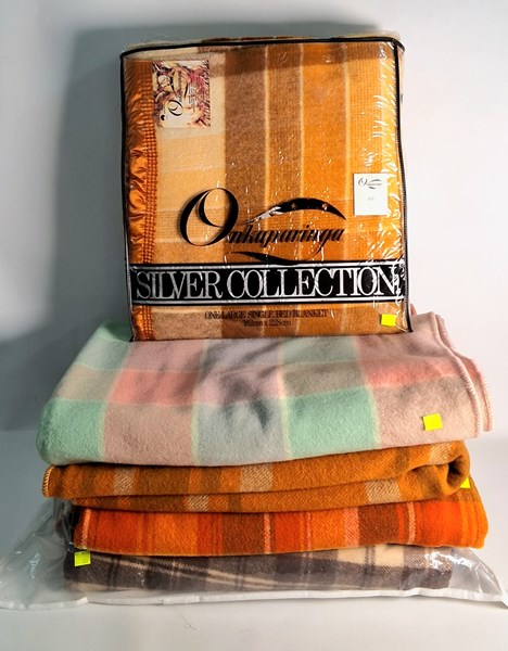 Lot 1291 - VINTAGE WOOL BLANKETS